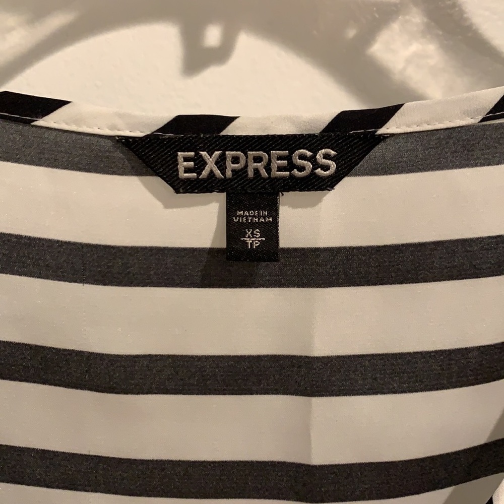 Express Top - Picture 3 of 5